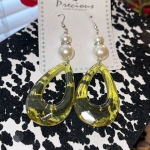 Olive green and pearl teardrops earrings